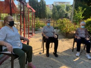 actividad de relajación para mayores en Jardin Terapéutico Coslada